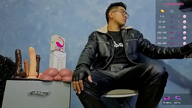 Snapshot of TomLover_12 chatting on 01/16/26, 01:53 TomLover 12 online show from 01/16/26, 01:53