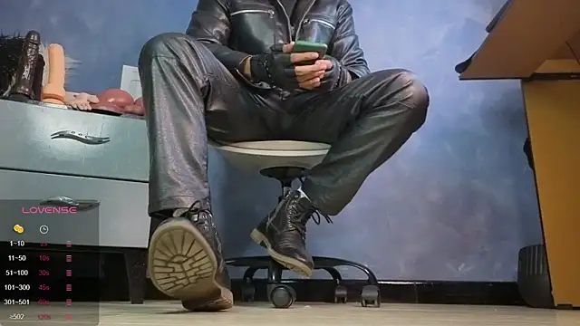 Snapshot of TomLover_12 chatting on 02/05/26, 01:21 TomLover 12 online show from 02/05/26, 01:21