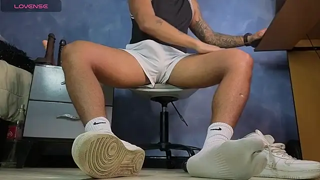 Snapshot of TomLover_12 chatting on 02/10/26, 02:48 TomLover 12 online show from 02/10/26, 02:48