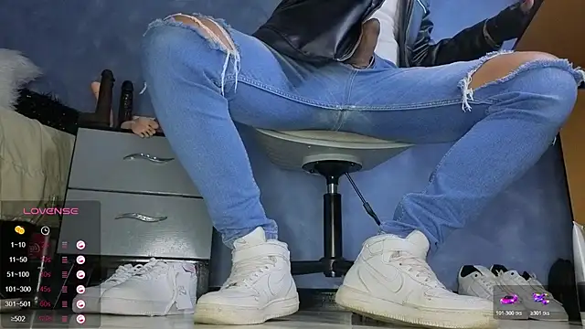 Snapshot of TomLover_12 chatting on 02/11/26, 12:26 TomLover 12 online show from 02/11/26, 12:26