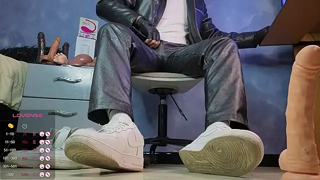 Snapshot of TomLover_12 chatting on 02/26/26, 05:23 TomLover 12 online show from 02/26/26, 05:23