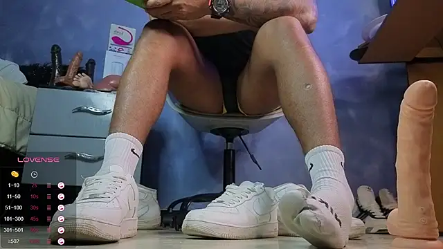 Snapshot of TomLover_12 chatting on 02/27/26, 05:29 TomLover 12 online show from 02/27/26, 05:29