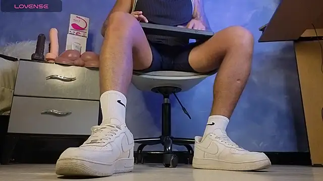 Snapshot of TomLover_12 chatting on 03/06/26, 12:29 TomLover 12 online show from 03/06/26, 12:29