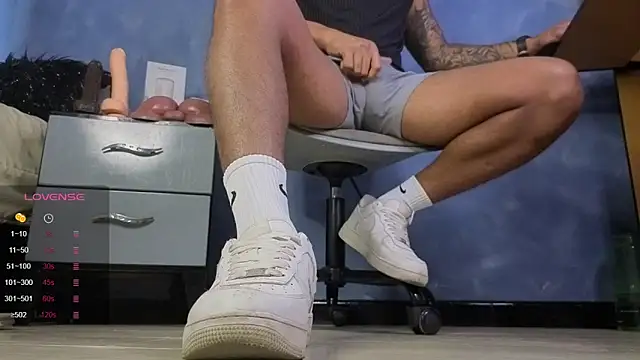 Snapshot of TomLover_12 chatting on 03/08/26, 08:12 TomLover 12 online show from 03/08/26, 08:12