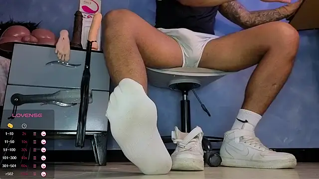 Snapshot of TomLover_12 chatting on 03/29/26, 10:54 TomLover 12 online show from 03/29/26, 10:54