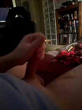 Snapshot of whitestroker chatting on 10/23/25, 05:23 whitestroker online show from 10/23/25, 05:23