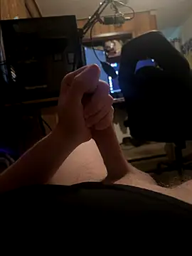 Snapshot of whitestroker chatting on 10/29/25, 04:31 whitestroker online show from 10/29/25, 04:31