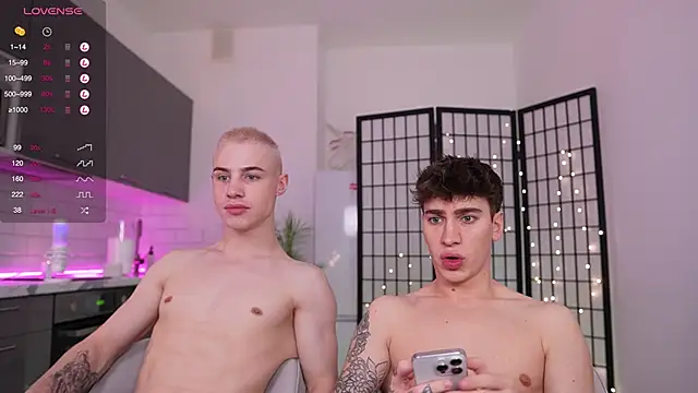 Snapshot of Evan__White_ chatting on 12/01/24, 05:35 Evan White online show from 12/01/24, 05:35