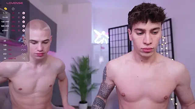 Snapshot of Evan__White_ chatting on 12/02/24, 08:09 Evan White online show from 12/02/24, 08:09