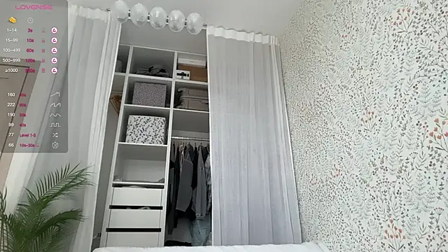 Snapshot of Evan__White_ chatting on 09/14/25, 06:01 Evan White online show from 09/14/25, 06:01