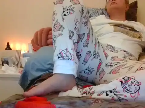 Snapshot of RealLittleRedRidingHood chatting on 11/16/25, 09:20 RealLittleRedRidingHood online show from 11/16/25, 09:20