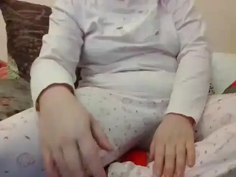 Snapshot of RealLittleRedRidingHood chatting on 11/18/25, 05:39 RealLittleRedRidingHood online show from 11/18/25, 05:39