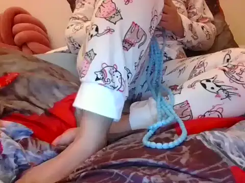 Snapshot of RealLittleRedRidingHood chatting on 11/22/25, 03:55 RealLittleRedRidingHood online show from 11/22/25, 03:55