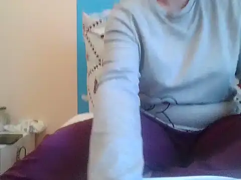 Snapshot of RealLittleRedRidingHood chatting on 01/18/26, 02:54 RealLittleRedRidingHood online show from 01/18/26, 02:54