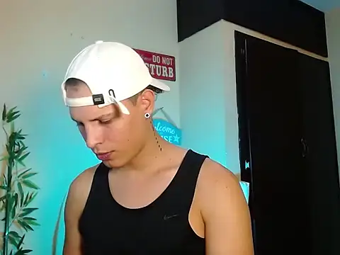 Snapshot of DavidNeill chatting on 12/23/24, 07:30 DavidNeill online show from 12/23/24, 07:30