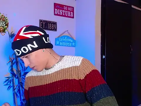 Snapshot of DavidNeill chatting on 12/27/24, 02:33 DavidNeill online show from 12/27/24, 02:33