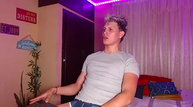 Snapshot of DavidNeill chatting on 03/17/25, 11:54 DavidNeill online show from 03/17/25, 11:54