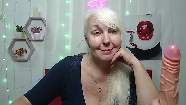 Snapshot of BlondyLeeBest chatting on 01/19/25, 01:32 BlondyLeeBest online show from 01/19/25, 01:32
