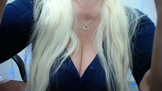 Snapshot of BlondyLeeBest chatting on 01/27/25, 01:26 BlondyLeeBest online show from 01/27/25, 01:26