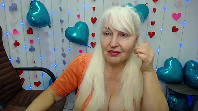 Snapshot of BlondyLeeBest chatting on 02/02/25, 04:48 BlondyLeeBest online show from 02/02/25, 04:48