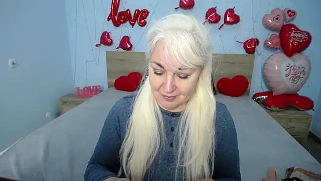Snapshot of BlondyLeeBest chatting on 02/09/25, 07:30 BlondyLeeBest online show from 02/09/25, 07:30