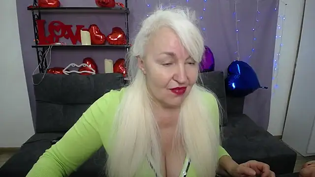 Snapshot of BlondyLeeBest chatting on 03/02/25, 10:16 BlondyLeeBest online show from 03/02/25, 10:16