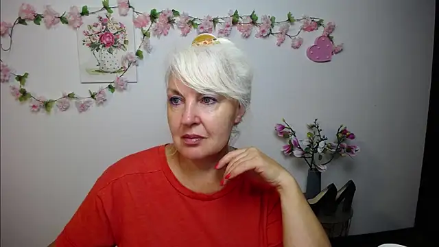 Snapshot of BlondyLeeBest chatting on 09/09/25, 06:18 BlondyLeeBest online show from 09/09/25, 06:18