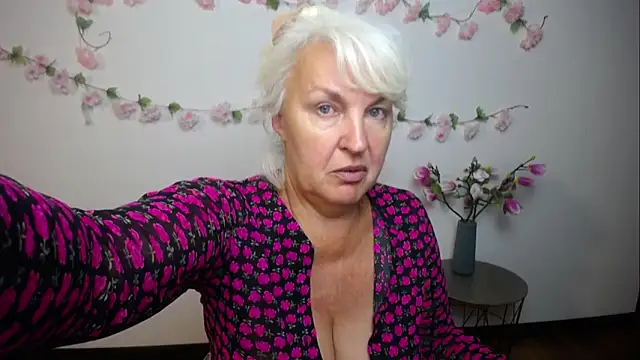 Snapshot of BlondyLeeBest chatting on 09/19/25, 06:19 BlondyLeeBest online show from 09/19/25, 06:19