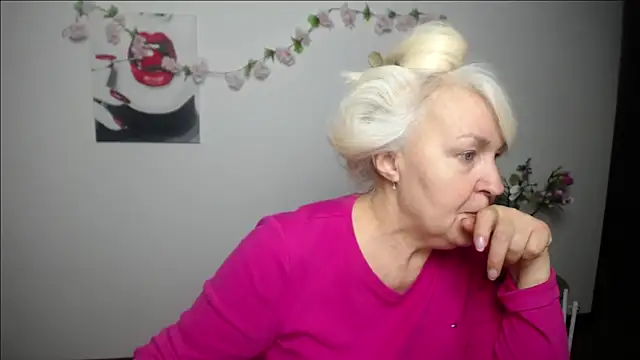 Snapshot of BlondyLeeBest chatting on 02/09/26, 07:29 BlondyLeeBest online show from 02/09/26, 07:29