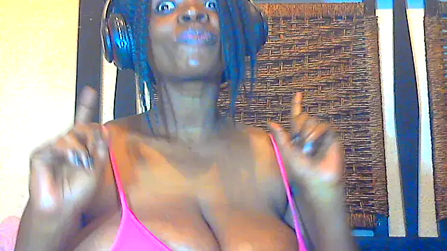 Snapshot of CallyCallienteXxX chatting on 03/18/25, 12:27 CallyCallienteXxX online show from 03/18/25, 12:27