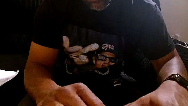 Snapshot of Freaky_dickey chatting on 06/04/26, 10:43 Freaky dickey online show from 06/04/26, 10:43