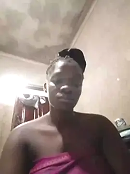 Snapshot of shape30 chatting on 12/15/25, 06:56 shape30 online show from 12/15/25, 06:56