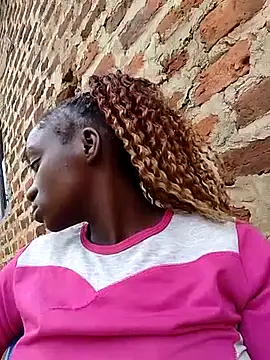 Snapshot of shape30 chatting on 02/20/26, 09:32 shape30 online show from 02/20/26, 09:32