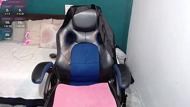 Snapshot of scaelettdubois chatting on 03/07/25, 02:36 scaelettdubois online show from 03/07/25, 02:36