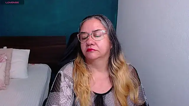 Snapshot of scaelettdubois chatting on 09/17/25, 11:39 scaelettdubois online show from 09/17/25, 11:39