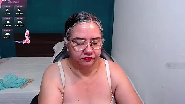 Snapshot of scaelettdubois chatting on 10/07/25, 12:19 scaelettdubois online show from 10/07/25, 12:19