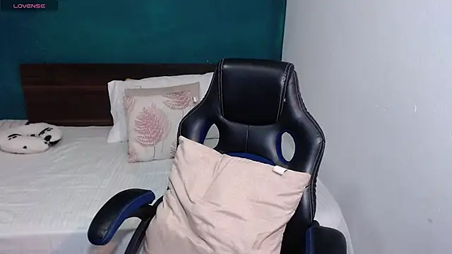 Snapshot of scaelettdubois chatting on 10/18/25, 12:35 scaelettdubois online show from 10/18/25, 12:35