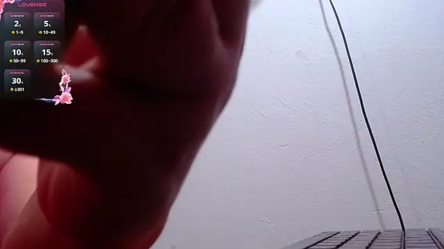 Snapshot of scaelettdubois chatting on 11/06/25, 12:44 scaelettdubois online show from 11/06/25, 12:44