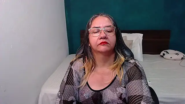 Snapshot of scaelettdubois chatting on 11/15/25, 01:03 scaelettdubois online show from 11/15/25, 01:03