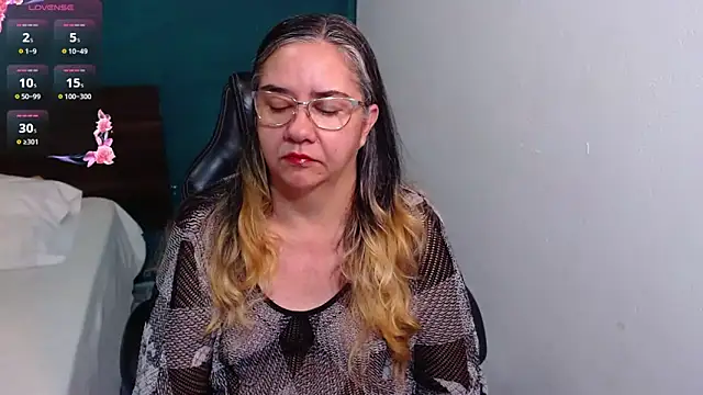 Snapshot of scaelettdubois chatting on 11/30/25, 02:26 scaelettdubois online show from 11/30/25, 02:26