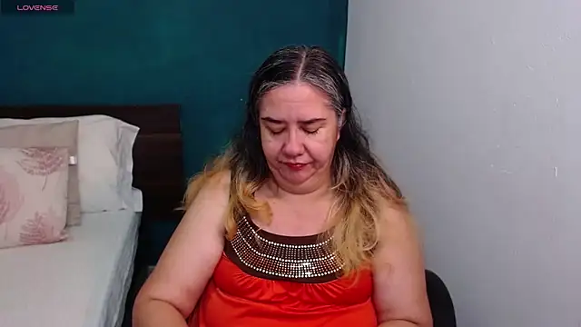 Snapshot of scaelettdubois chatting on 12/21/25, 09:44 scaelettdubois online show from 12/21/25, 09:44