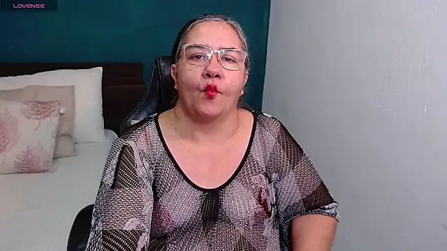 Snapshot of scaelettdubois chatting on 01/10/26, 12:01 scaelettdubois online show from 01/10/26, 12:01