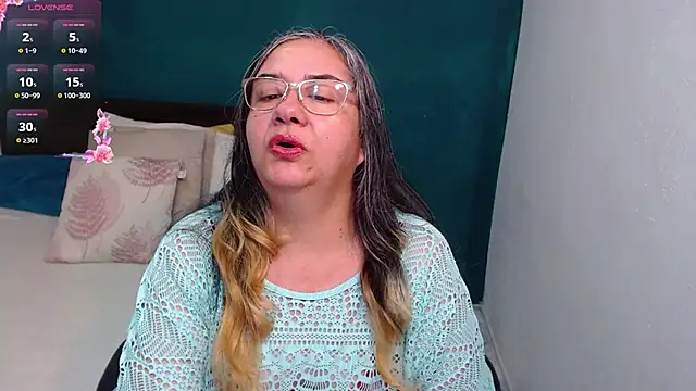 Snapshot of scaelettdubois chatting on 01/11/26, 02:05 scaelettdubois online show from 01/11/26, 02:05