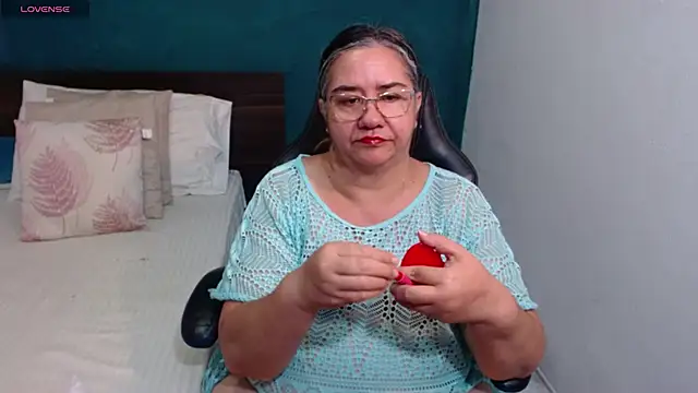 Snapshot of scaelettdubois chatting on 02/10/26, 01:21 scaelettdubois online show from 02/10/26, 01:21