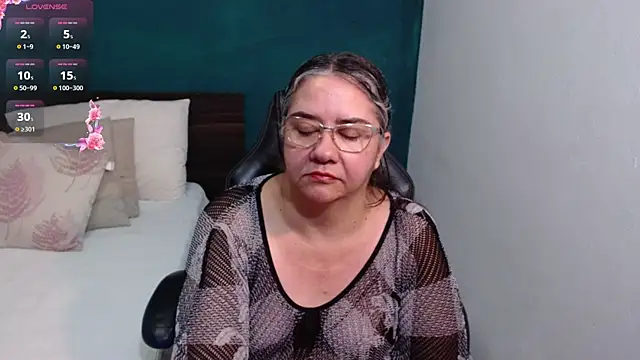 Snapshot of scaelettdubois chatting on 02/18/26, 01:34 scaelettdubois online show from 02/18/26, 01:34