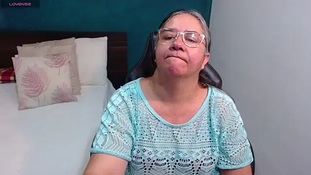 Snapshot of scaelettdubois chatting on 02/19/26, 01:34 scaelettdubois online show from 02/19/26, 01:34