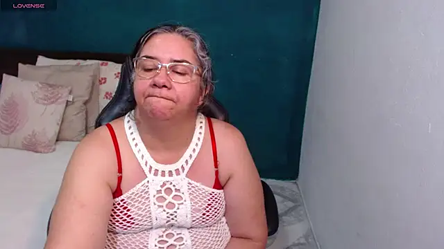 Snapshot of scaelettdubois chatting on 03/07/26, 12:40 scaelettdubois online show from 03/07/26, 12:40