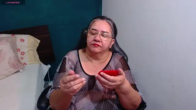 Snapshot of scaelettdubois chatting on 03/26/26, 02:39 scaelettdubois online show from 03/26/26, 02:39