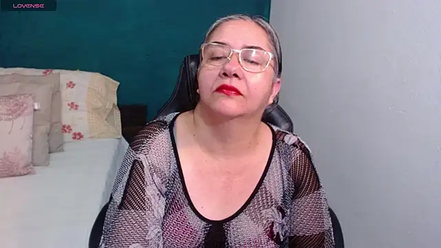 Snapshot of scaelettdubois chatting on 03/28/26, 02:55 scaelettdubois online show from 03/28/26, 02:55