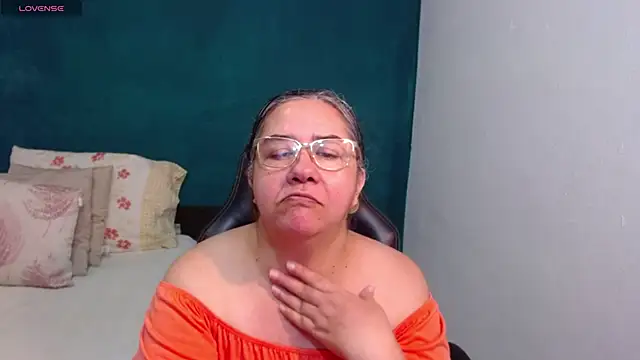 scaelettdubois online show from 05/05/26, 01:57